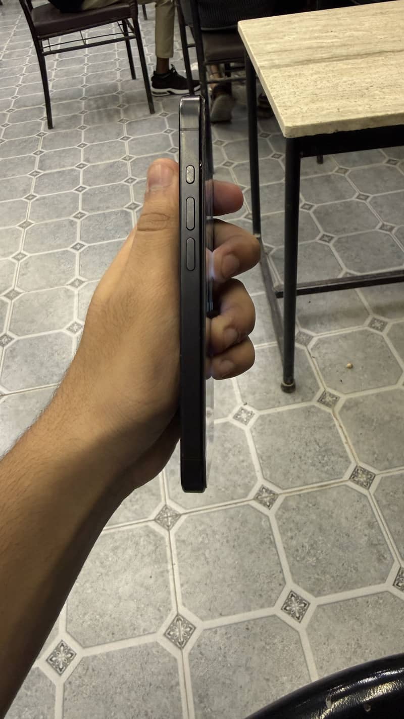 Apple iPhone 15 Pro 3