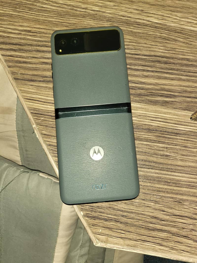 Motorola Razer - Mobile Phones - 1120881604
