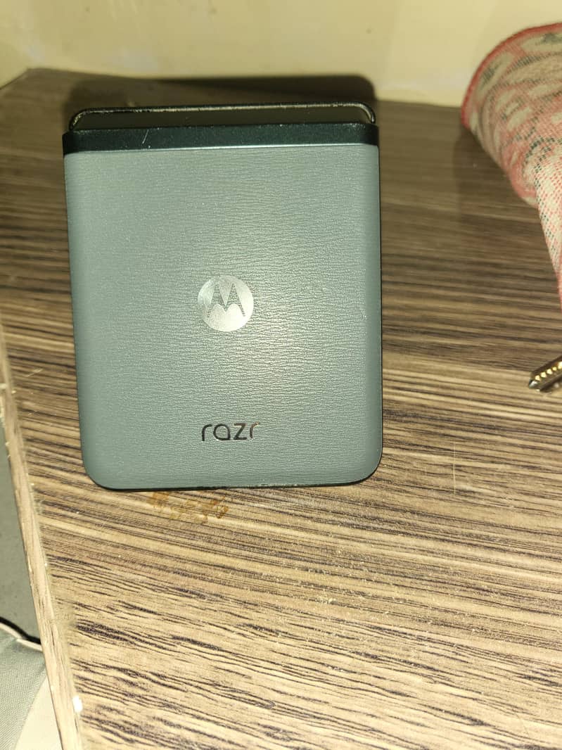 Motorola Razer - Mobile Phones - 1120881604