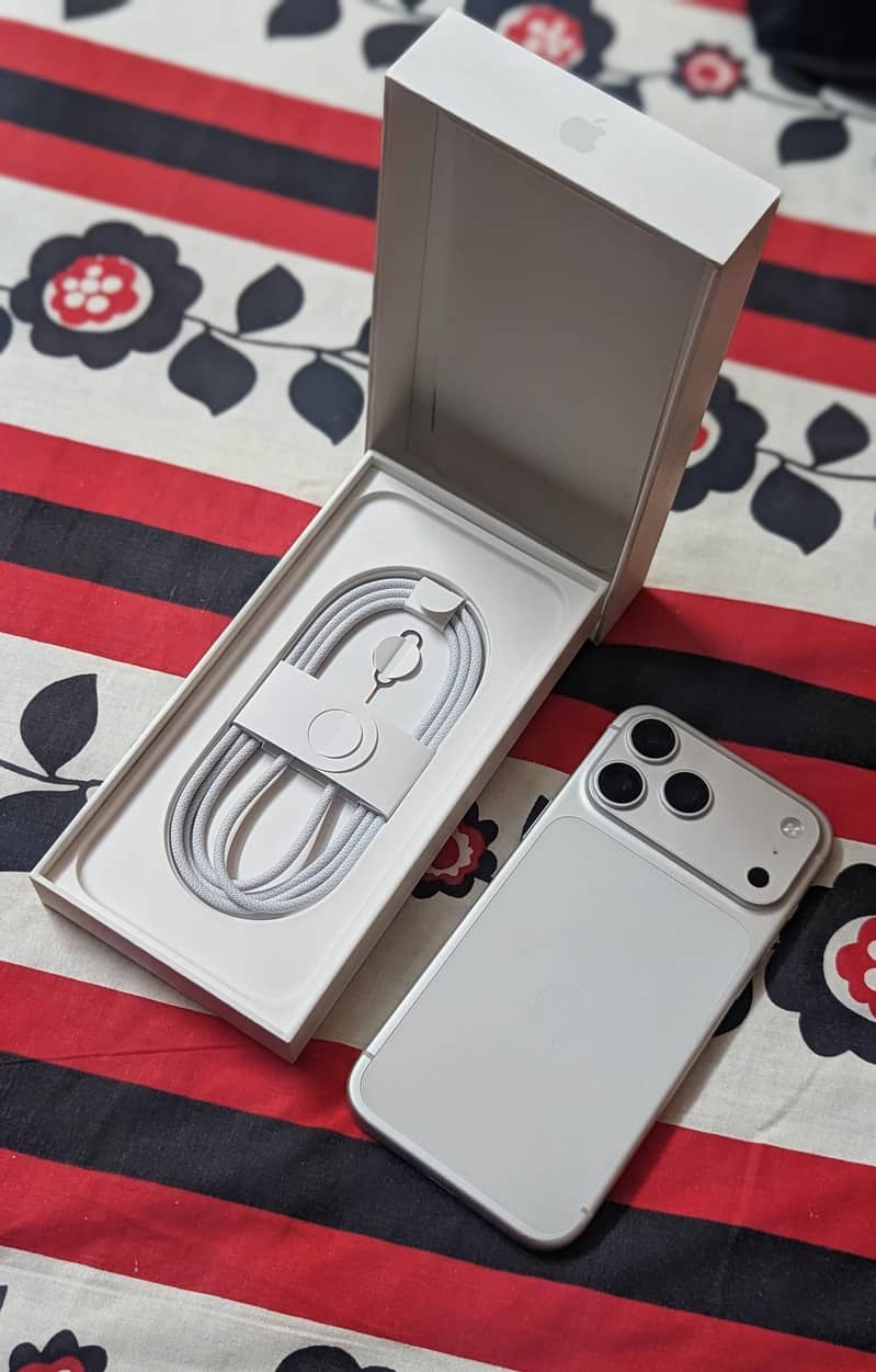 Apple iPhone 17 Pro Max 1