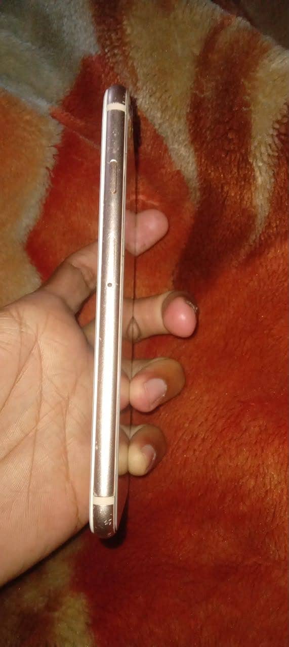 Apple iPhone 8 4