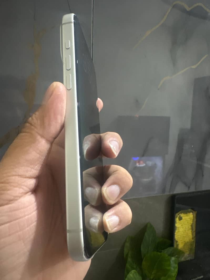 Apple iPhone 17 Pro Max JV 6