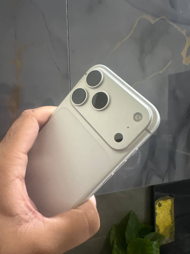 Apple iPhone 17 Pro Max JV 8