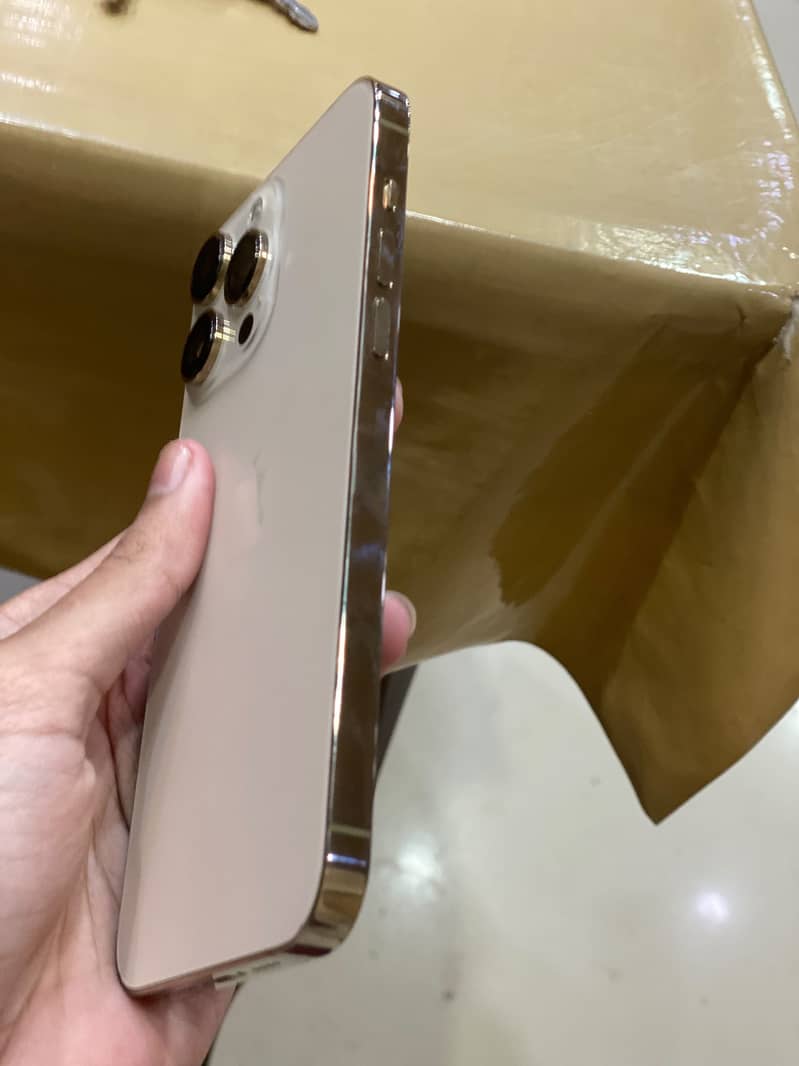 Apple iPhone 14 Pro Max 2