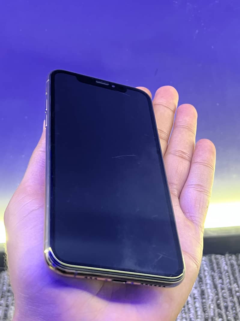 Apple iPhone XS 1