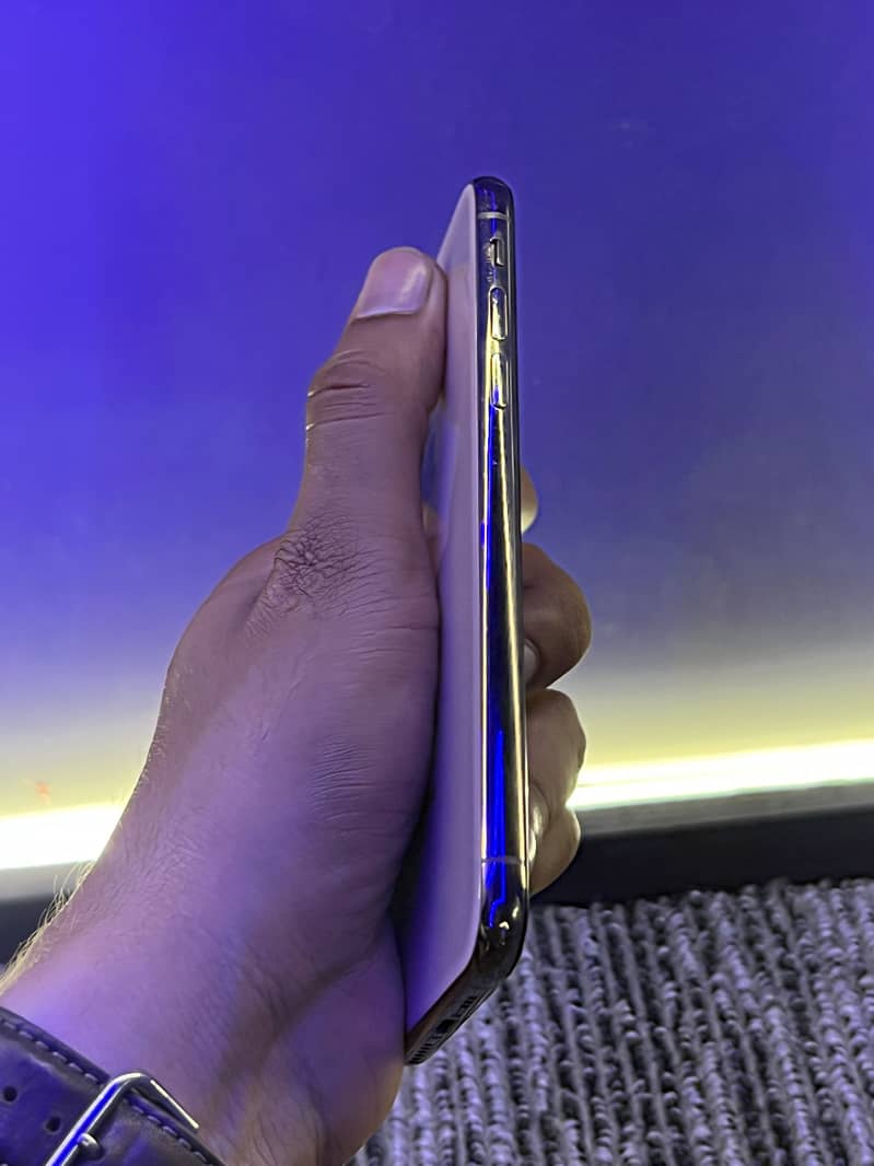Apple iPhone XS 5