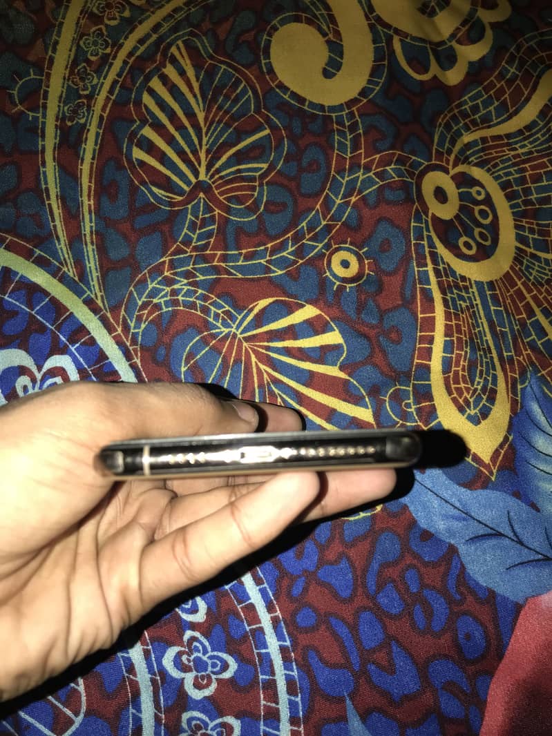Apple iPhone 11 Pro Max 2