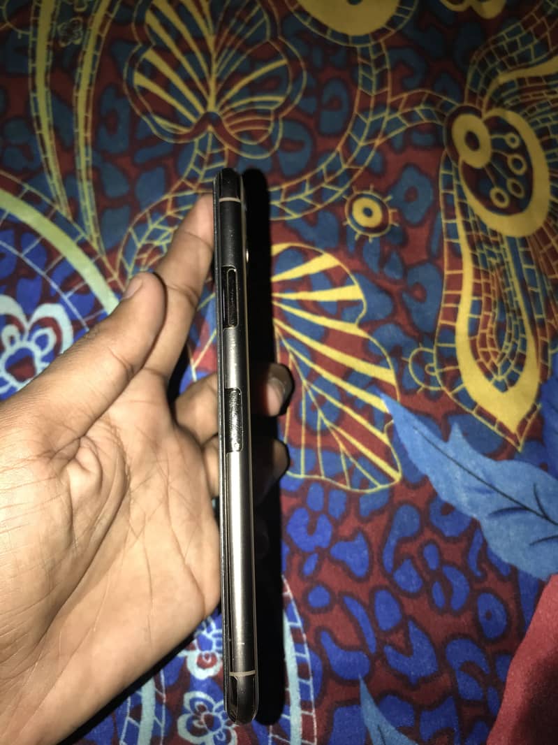 Apple iPhone 11 Pro Max 7