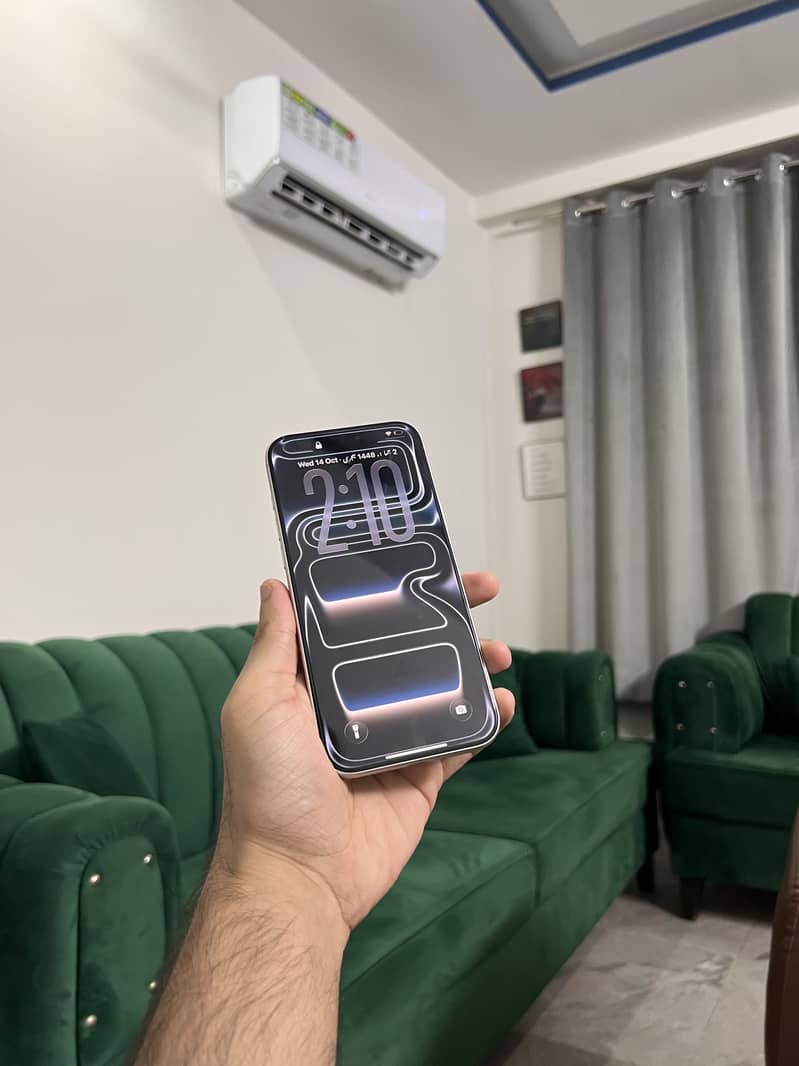 Apple iPhone 17 Pro Max 0