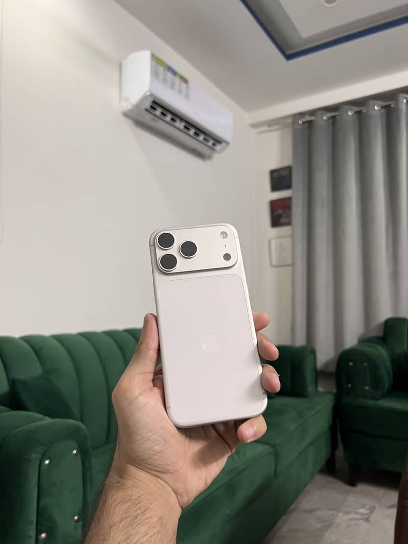 Apple iPhone 17 Pro Max 3