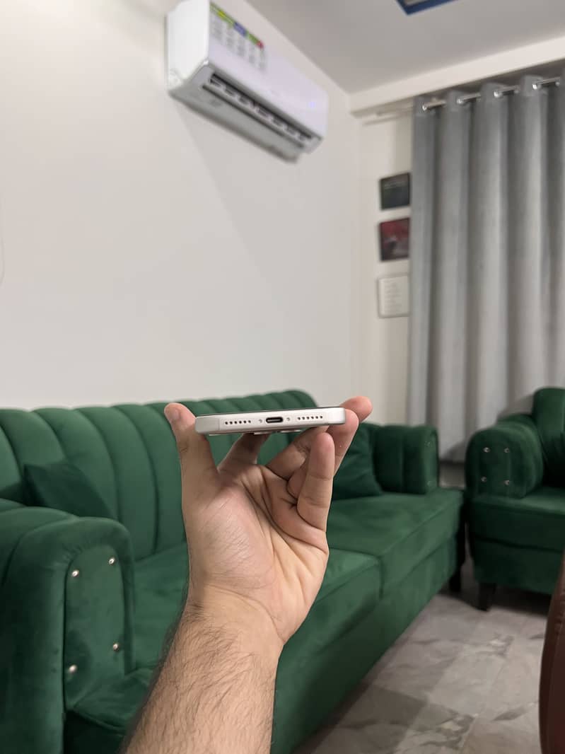 Apple iPhone 17 Pro Max 4