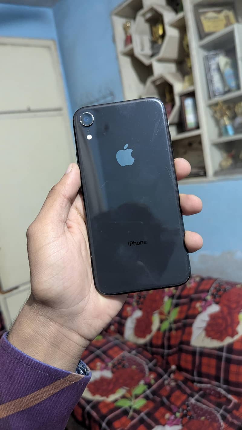 iPhone XR 1