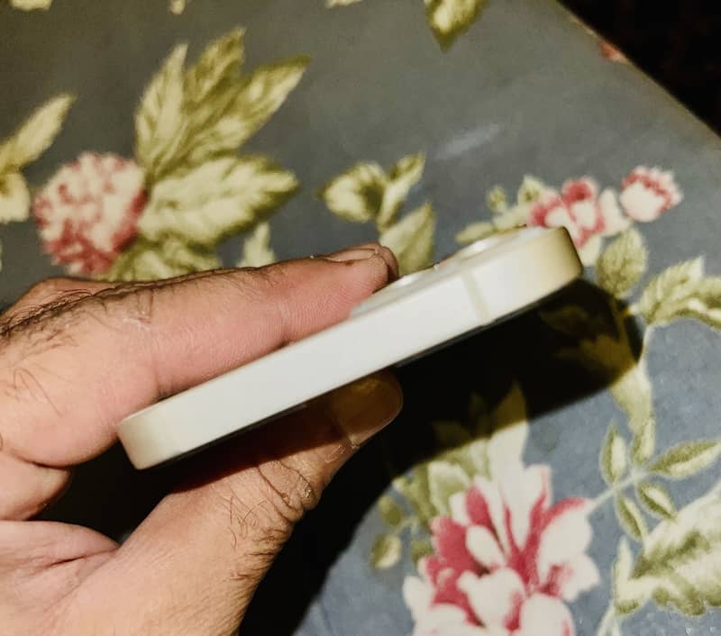 Apple iPhone 13 3
