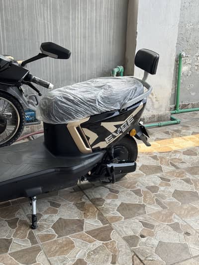 Evee Gen-Z Lithium Electric Scooter – Only 450 KM Driven