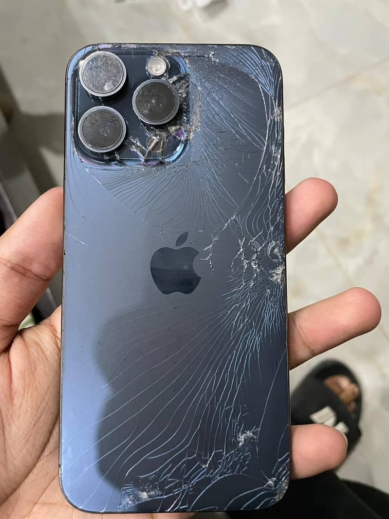 Apple iPhone 15 Pro Max 1