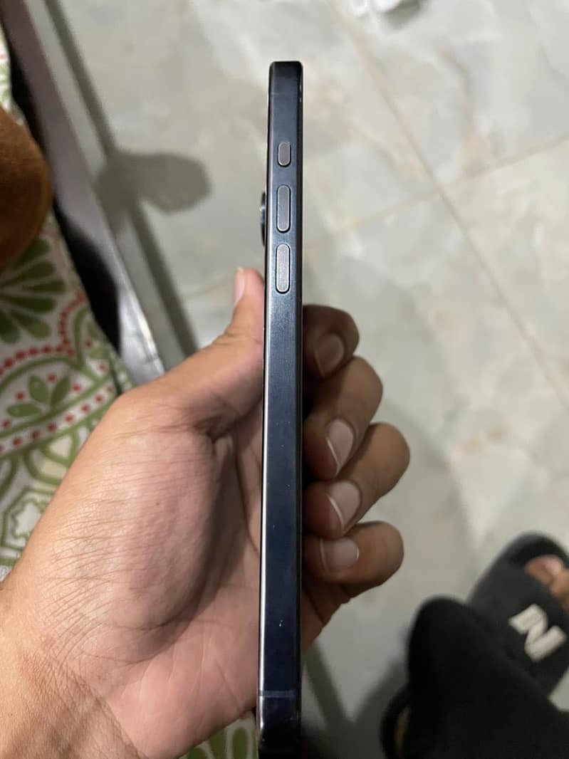 Apple iPhone 15 Pro Max 2