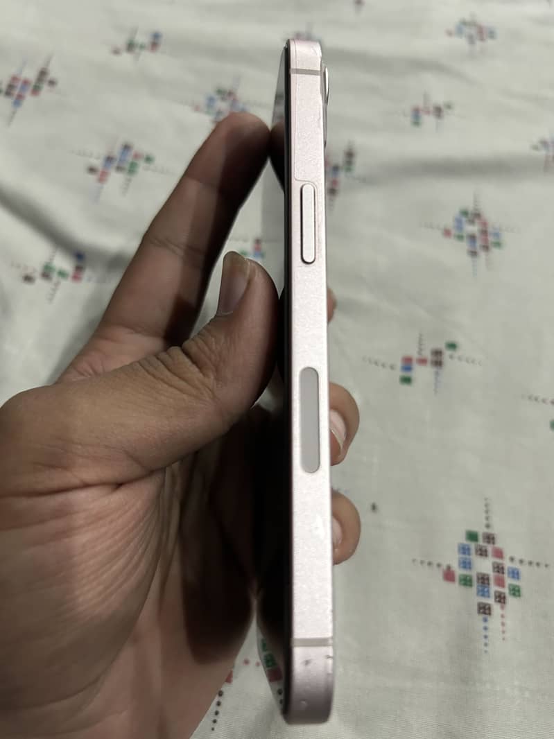 Apple iPhone 13 2