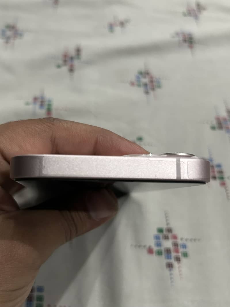 Apple iPhone 13 4