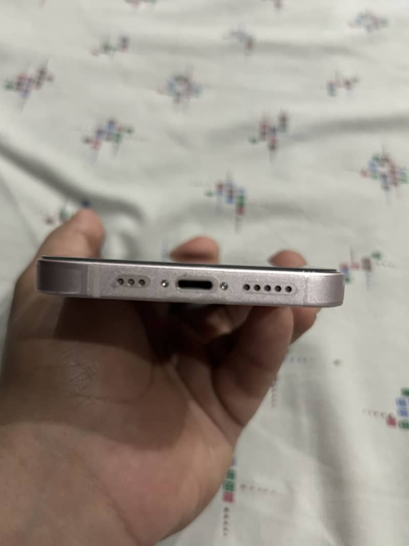Apple iPhone 13 5