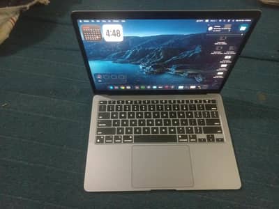 Macbook air M1 2020.