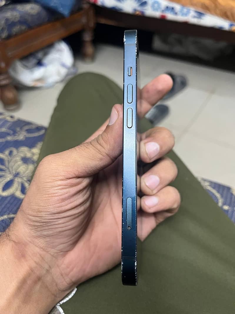 Apple iPhone 13 6