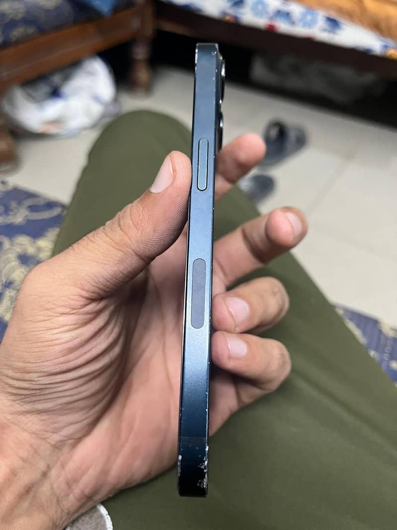 Apple iPhone 13 7