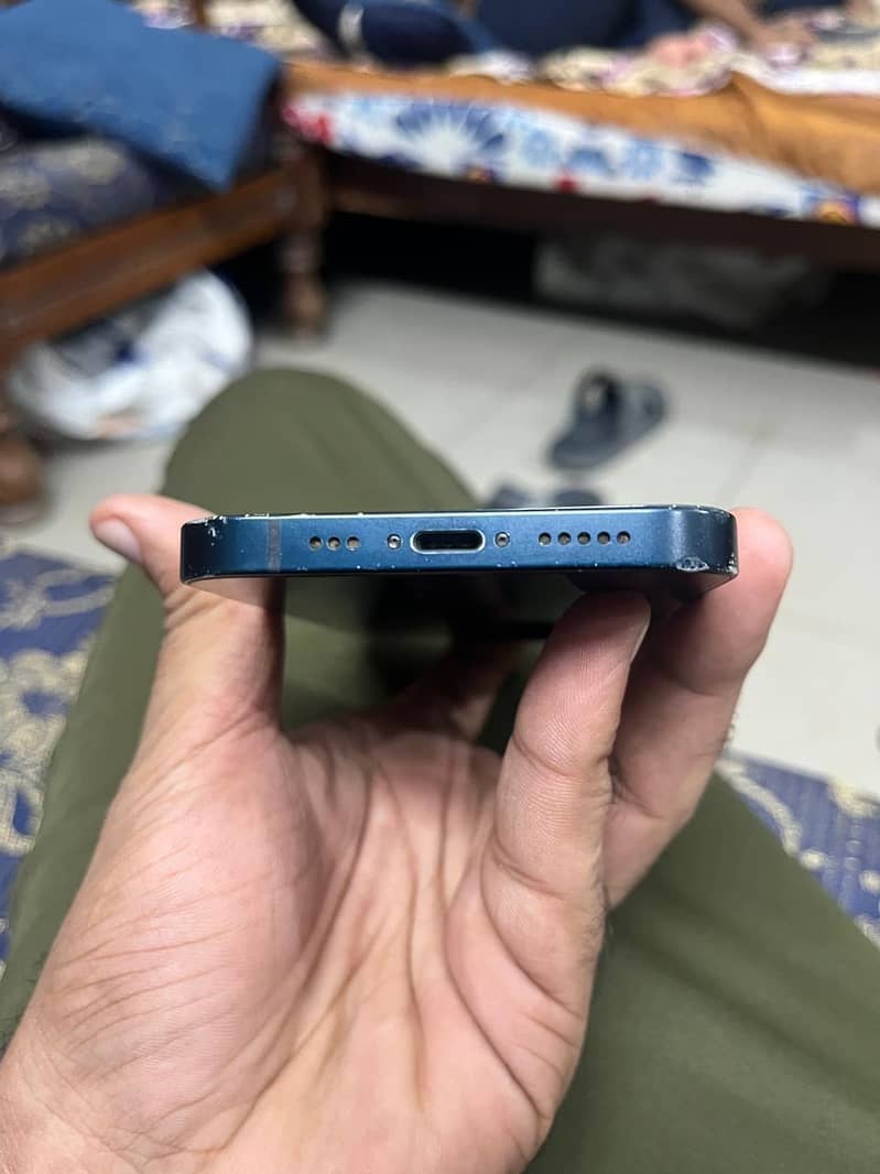 Apple iPhone 13 8