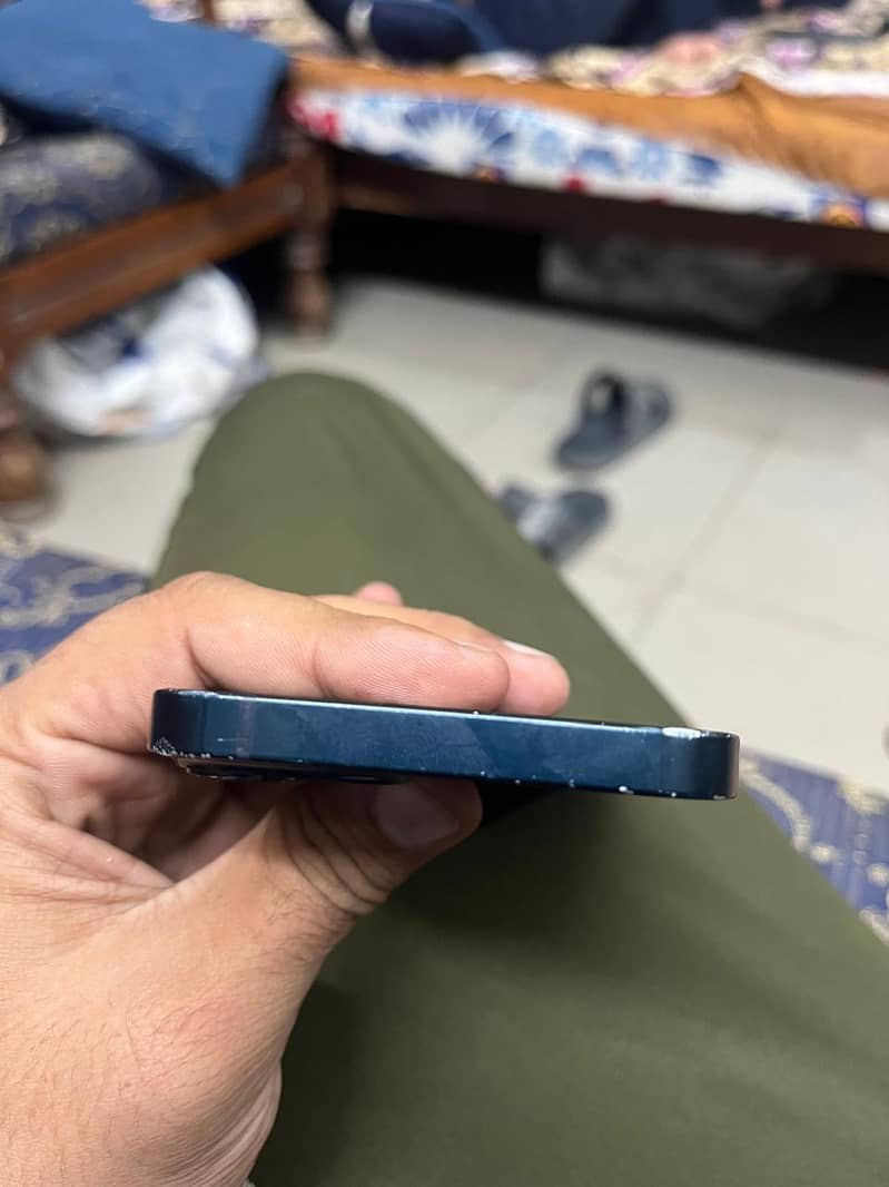 Apple iPhone 13 9