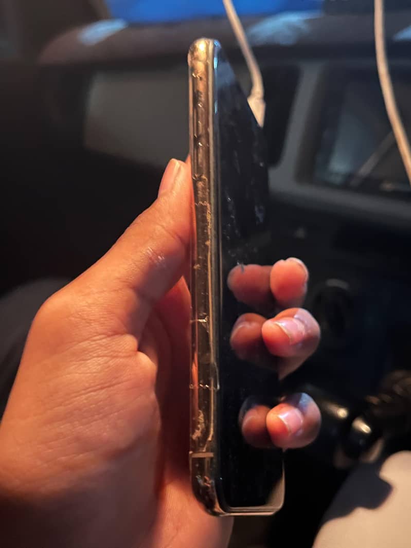Apple iPhone XS 3
