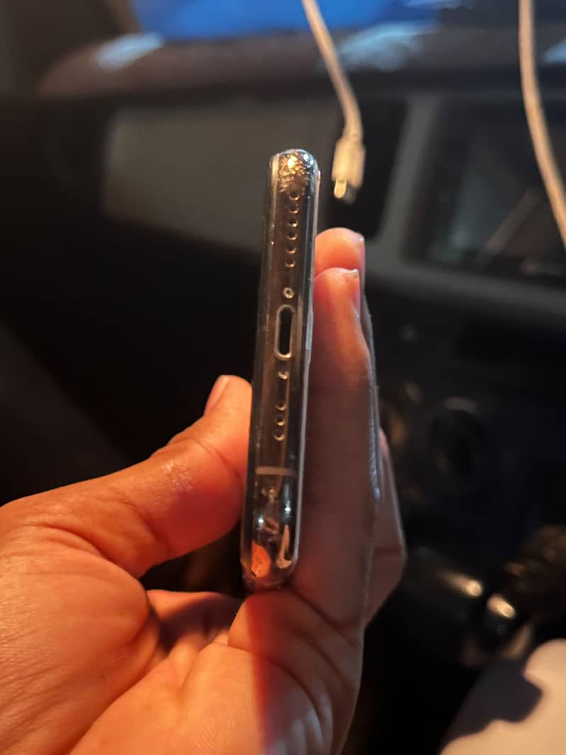 Apple iPhone XS 4