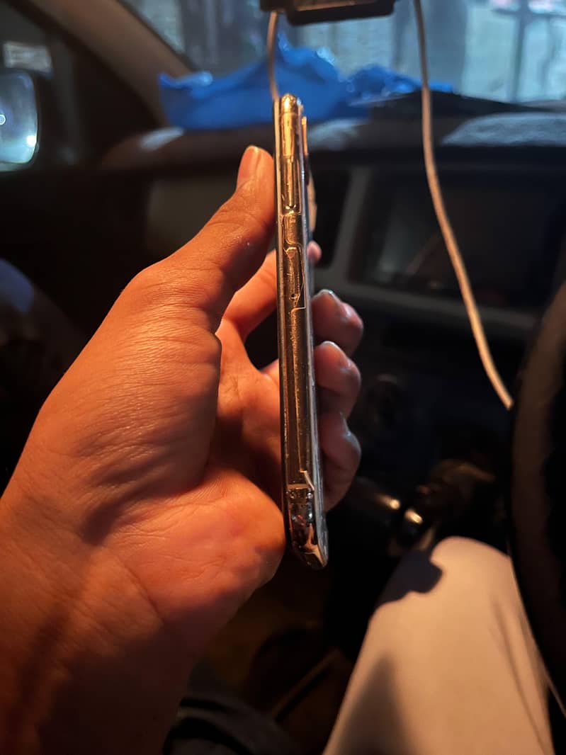 Apple iPhone XS 5