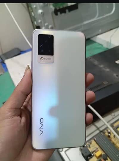 Vivo V21