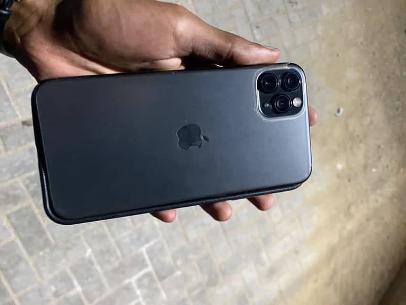 Apple 11 Pro Max waterpack 3