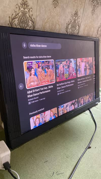 24 inch smart lcd 15 din use new condition