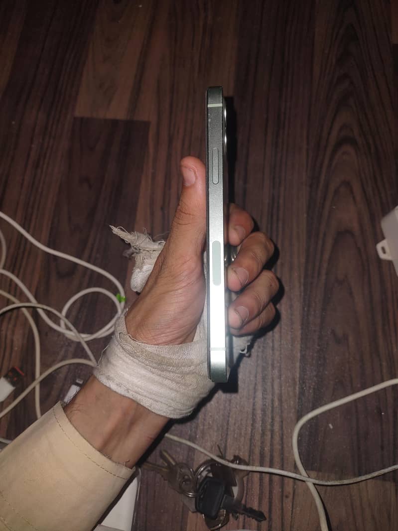 Apple iPhone 12 3