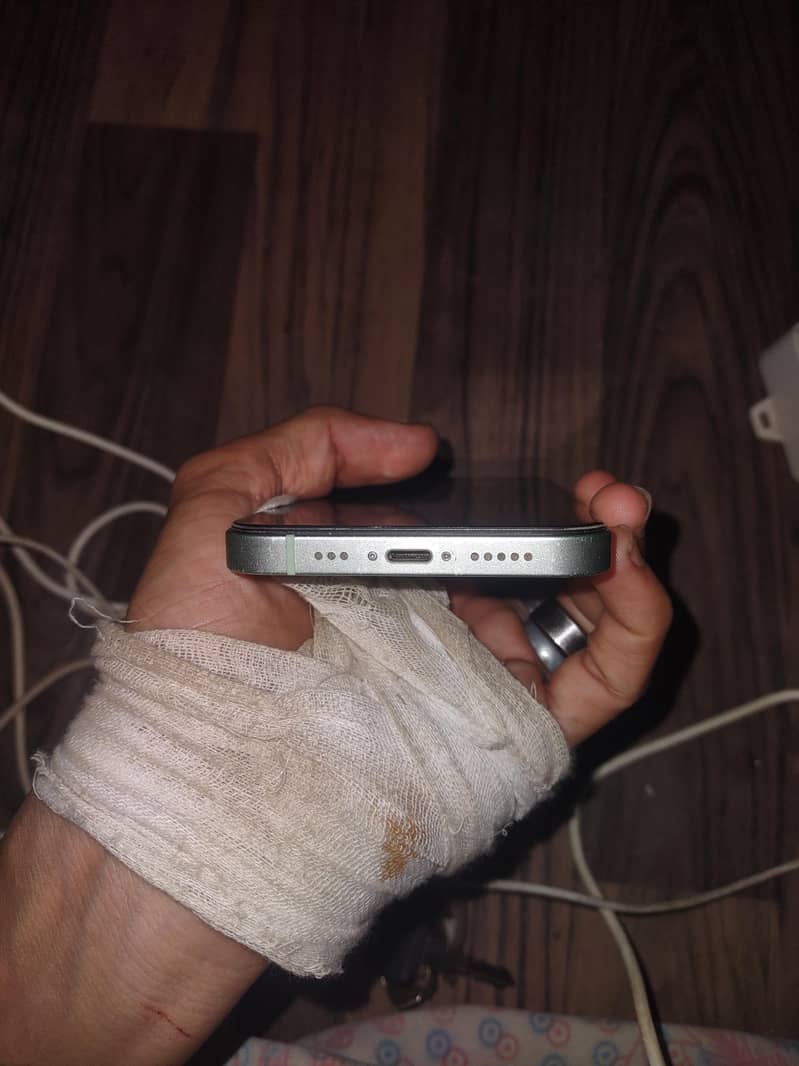 Apple iPhone 12 4