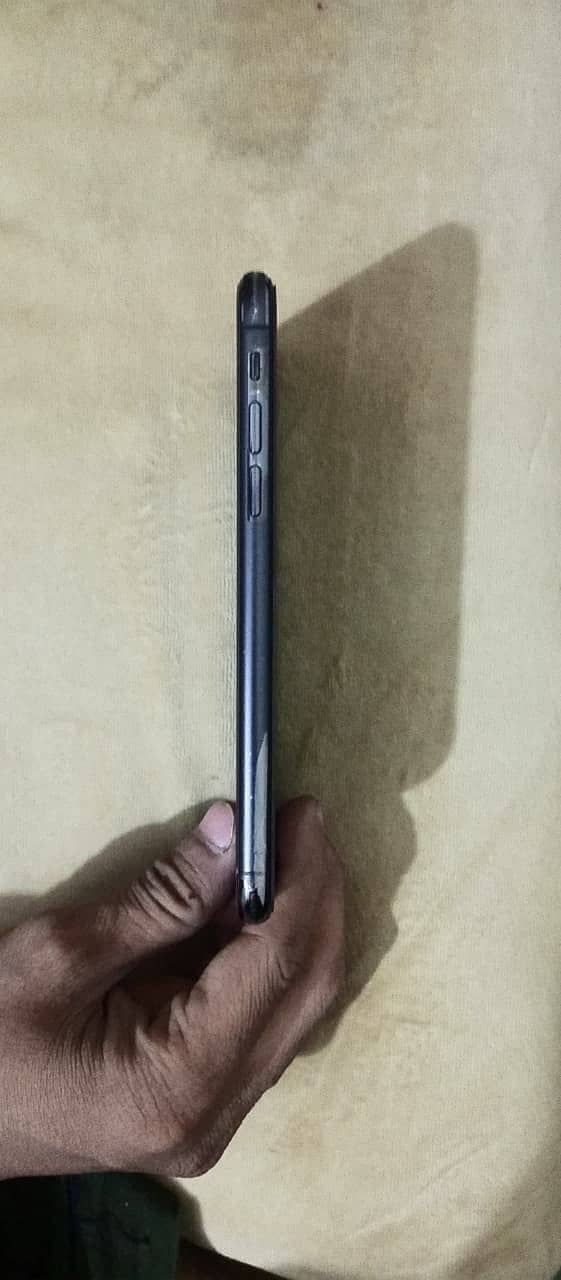 Apple iPhone X 3