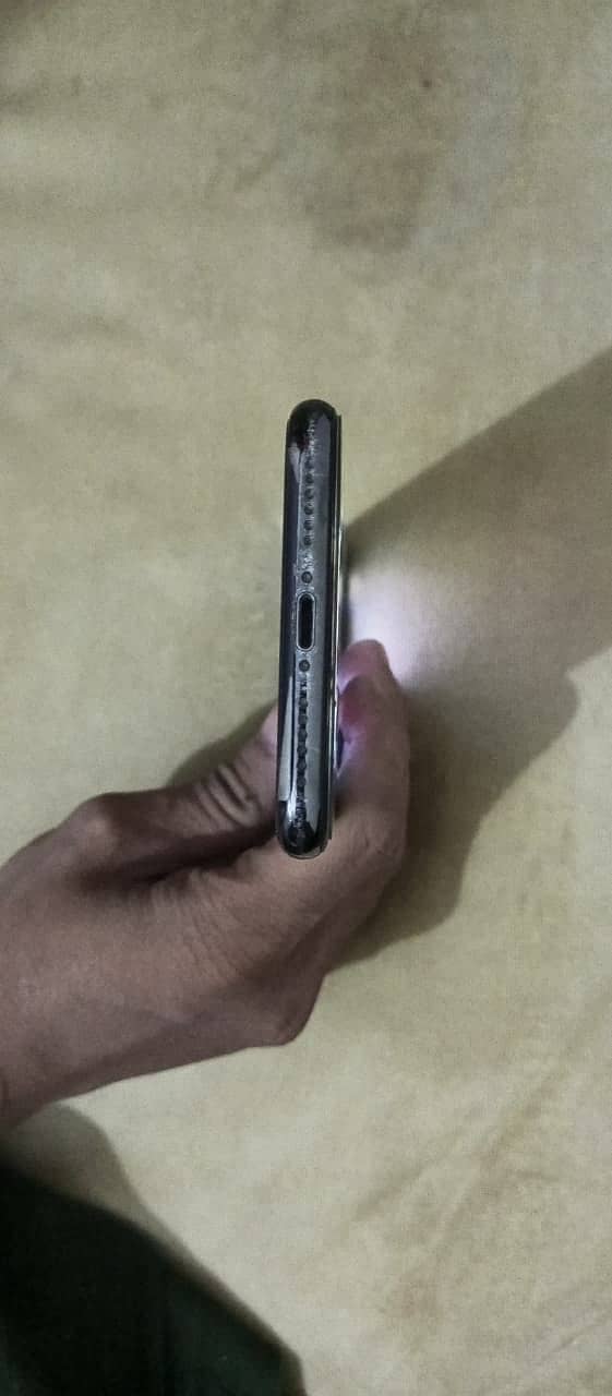 Apple iPhone X 5
