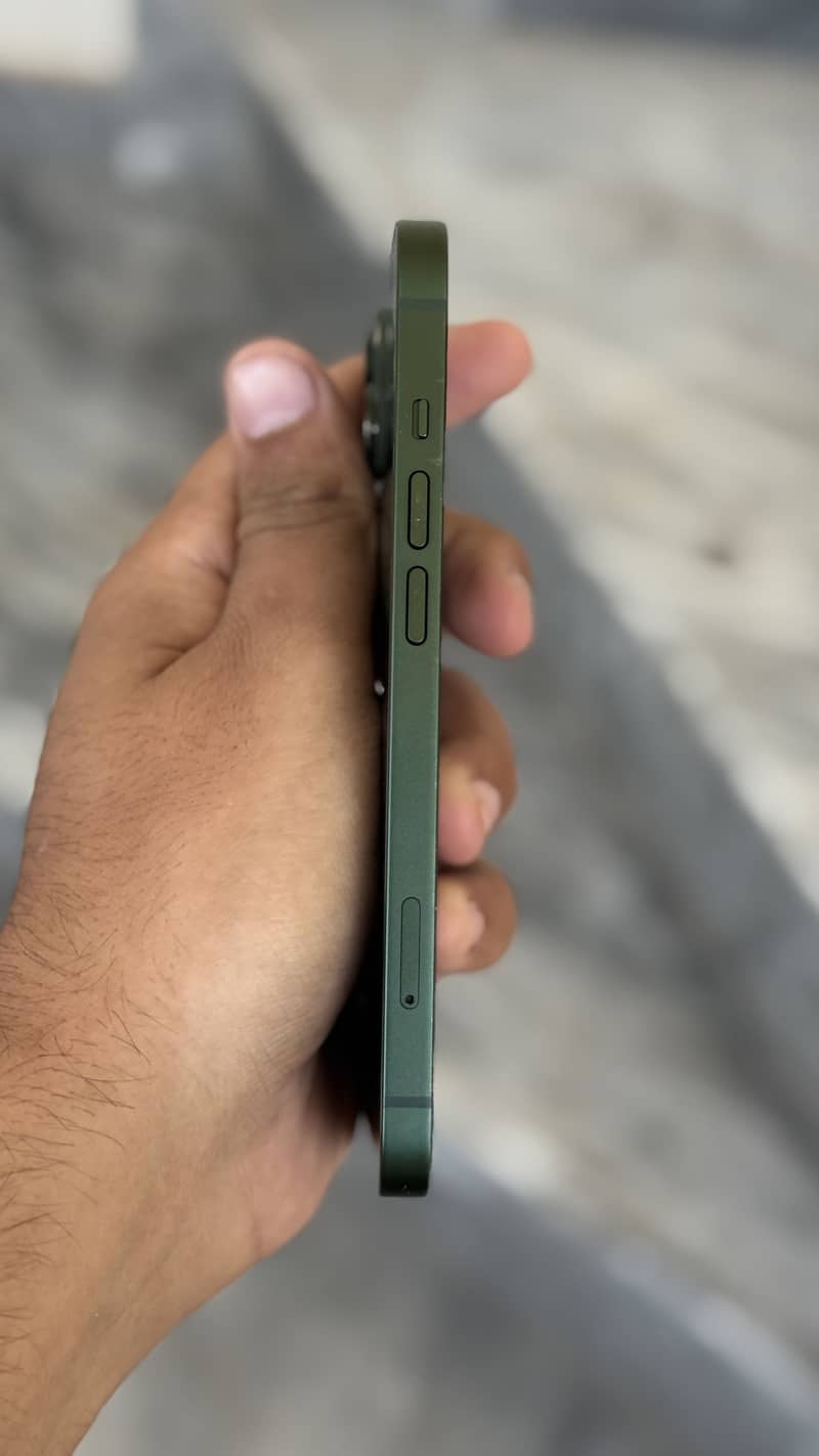 Apple iPhone 13 2