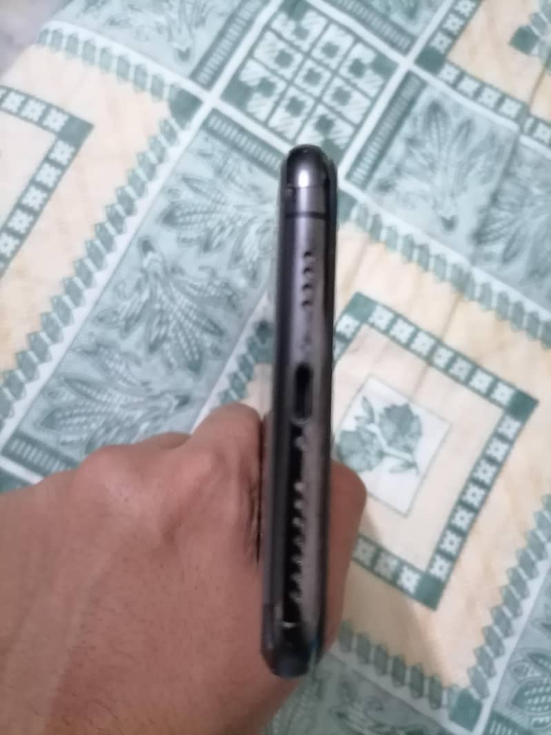 iphone 11 pro Max 4