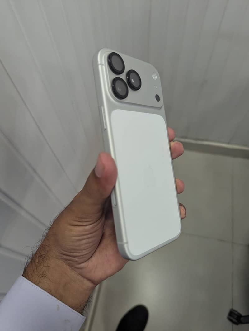 Apple iPhone 17 Pro Max 0