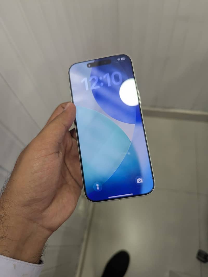 Apple iPhone 17 Pro Max 1