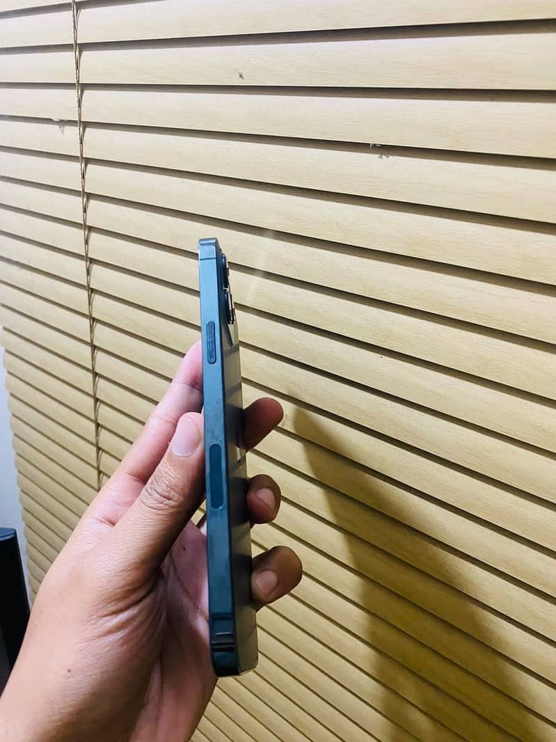 Apple iPhone 12 Pro Max 4