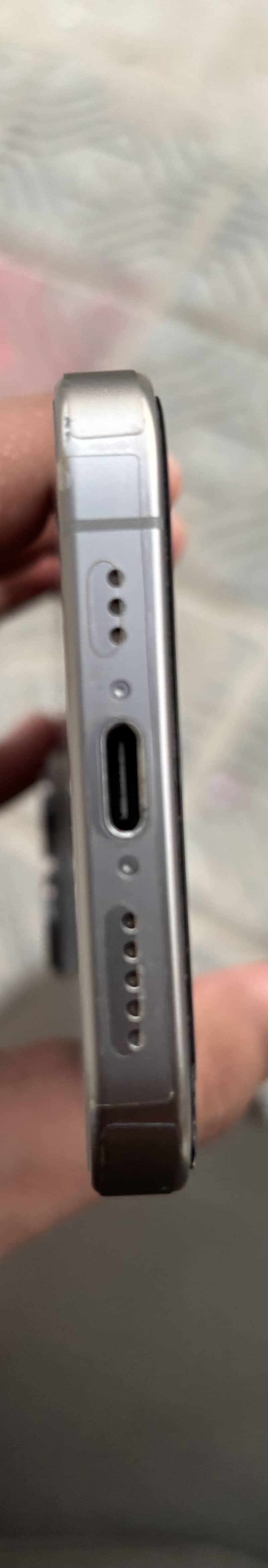 Apple iPhone 15 Pro 2