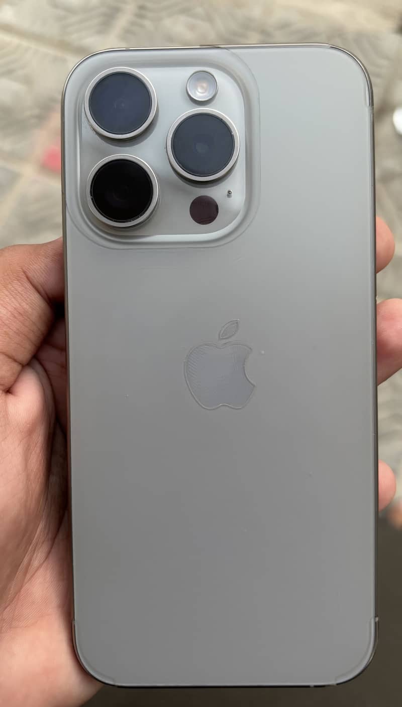 Apple iPhone 15 Pro 3
