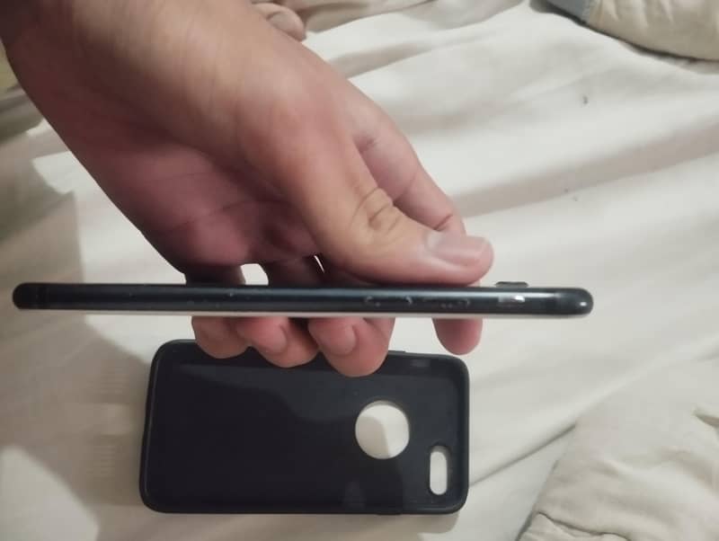 Apple iPhone 7 10