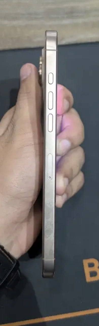 Apple iPhone 16 Pro Max 1