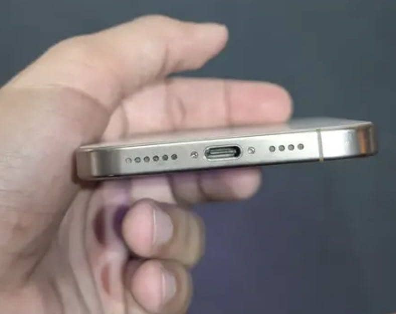 Apple iPhone 16 Pro Max 2