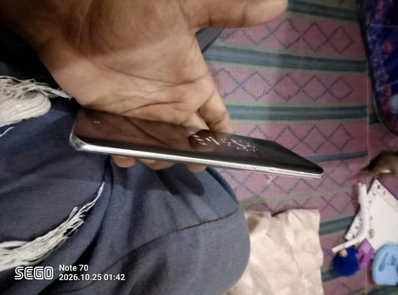 Samsung Mobile S8 Plus 4