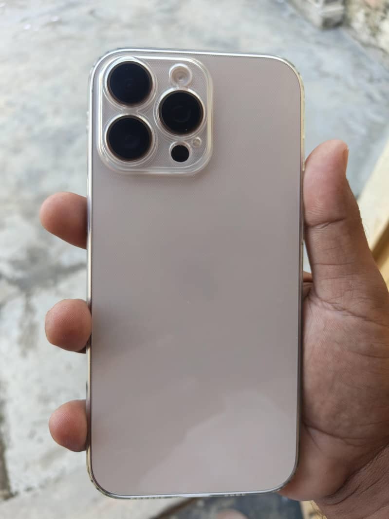 Apple iPhone 16 Pro Max 0